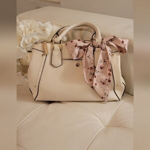 Steve Madden Elegant Cream Handbag with Floral Scarf Accent & Gold Hardware.
